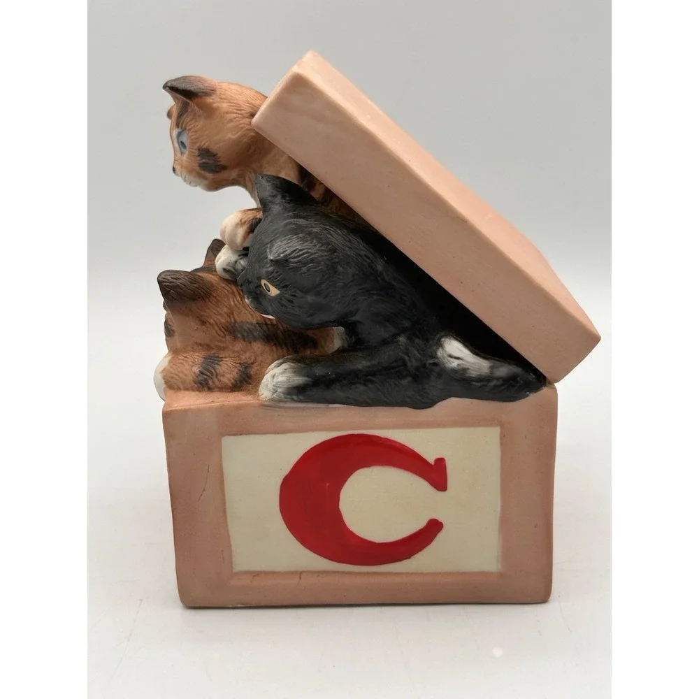 Vintage 1981 MANN Cats In The Box Ceramic Music‎ Box